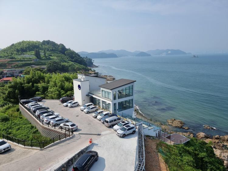 매미성 카페, 여기가 그렇게 핫해? 직접 가본 리얼 후기와 꿀팁 대방출!