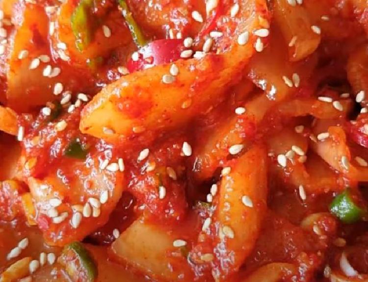 노각무침 레시피, 여름 입맛 살리는 반전 꿀팁! 쓴맛 없이 아삭하게 만드는 비법