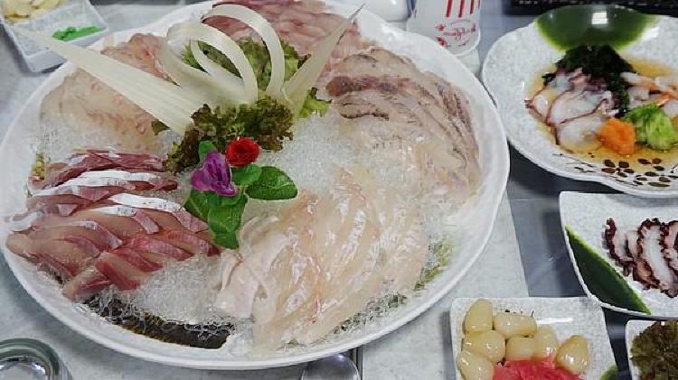 속초중앙시장 횟집, 현지인도 놀란 가성비와 신선함! 직접 먹어보니 반전 후기