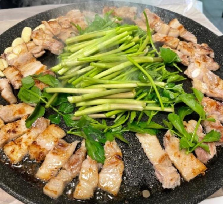 청도 미나리삼겹살 애견동반, 강아지랑 실내 먹은 그 맛집 진짜?