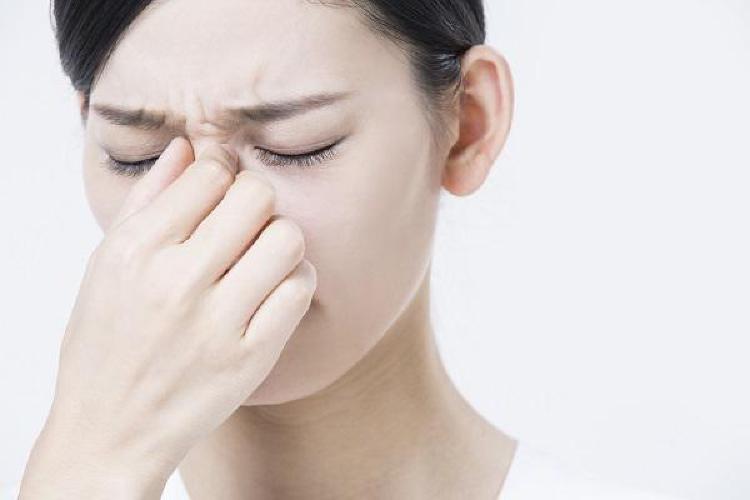 눈꺼풀 떨림 원인, 마그네슘 부족? 병원 직행하세요