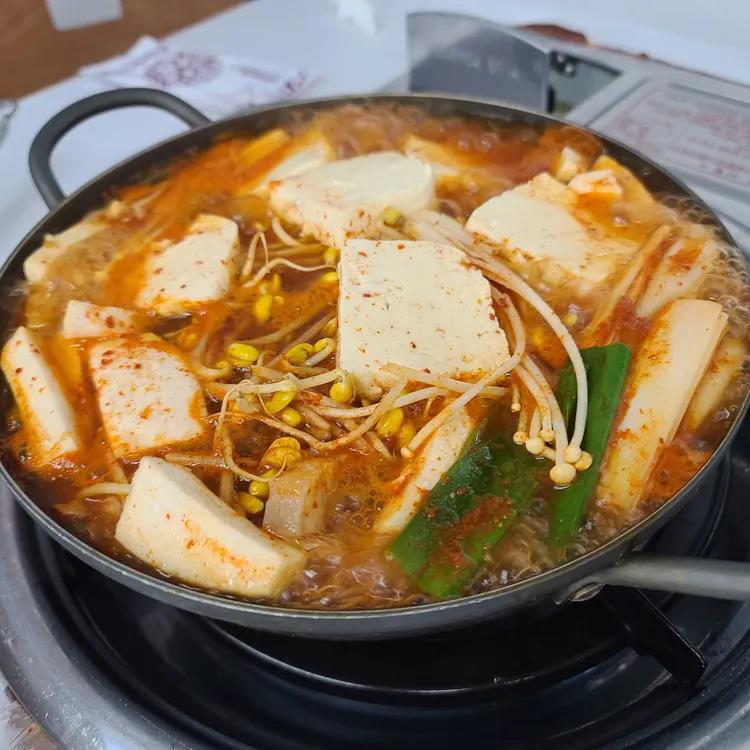 구례 산수유마을 맛집, 두부전골 한 입에 반할 이유